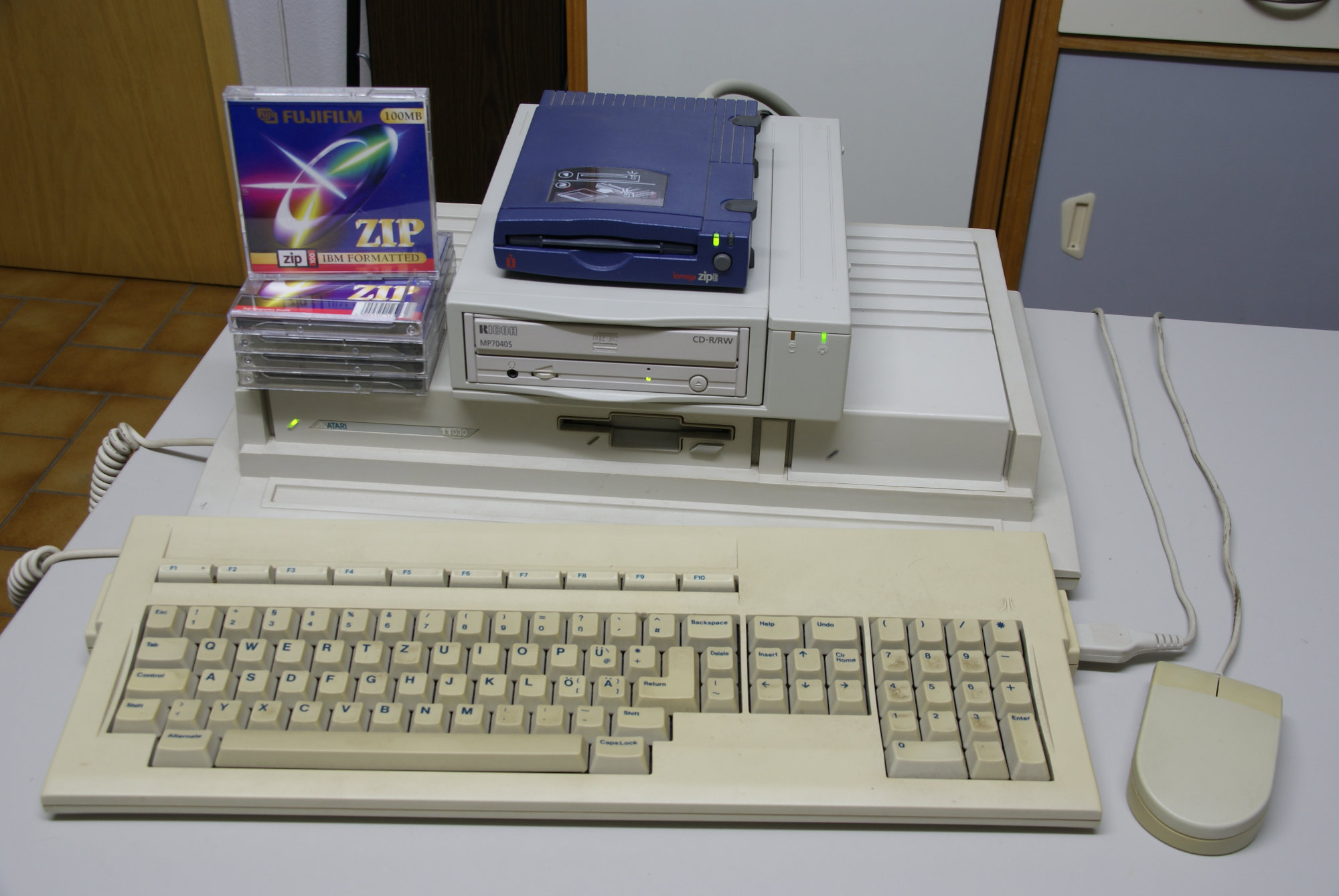 Atari TT 030 mit CD Brenner und Zip Laufwerk